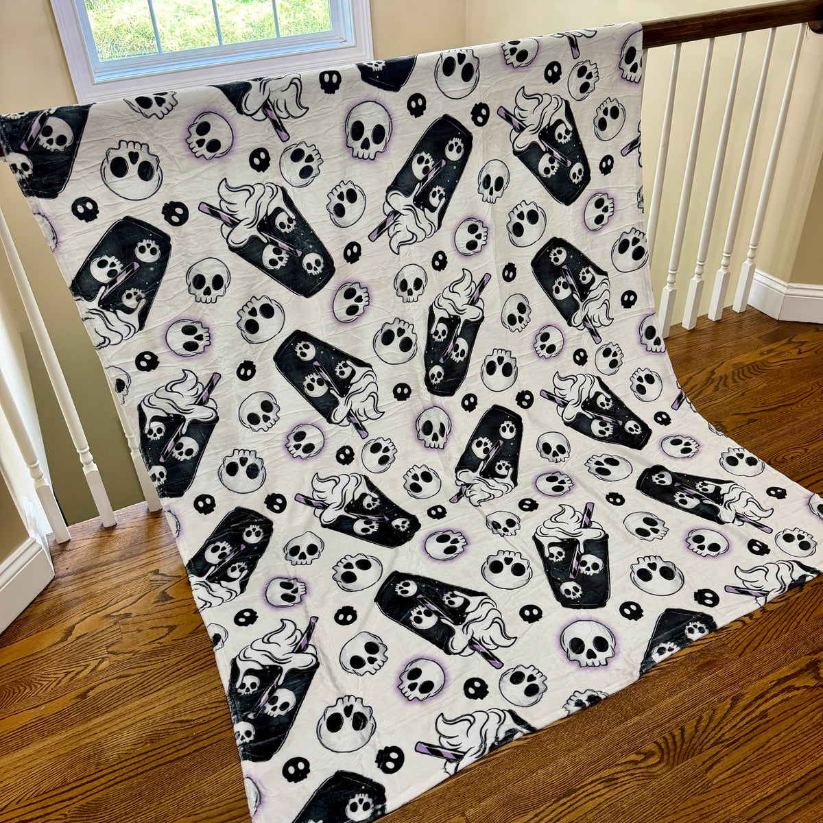 Blanket Halloween #8 - Coffee Skull White